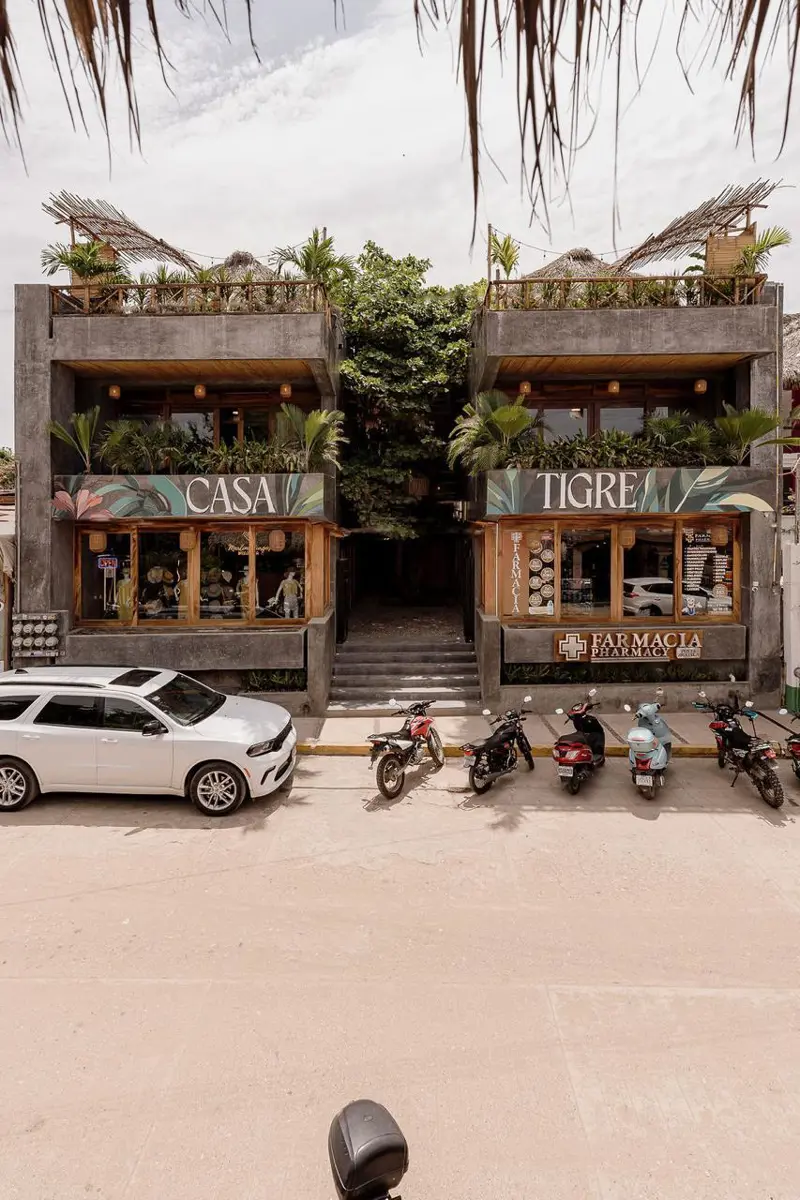 Edificio en venta en Punta de Zicatela, Santa María Colotepec — foto 1 de 19
