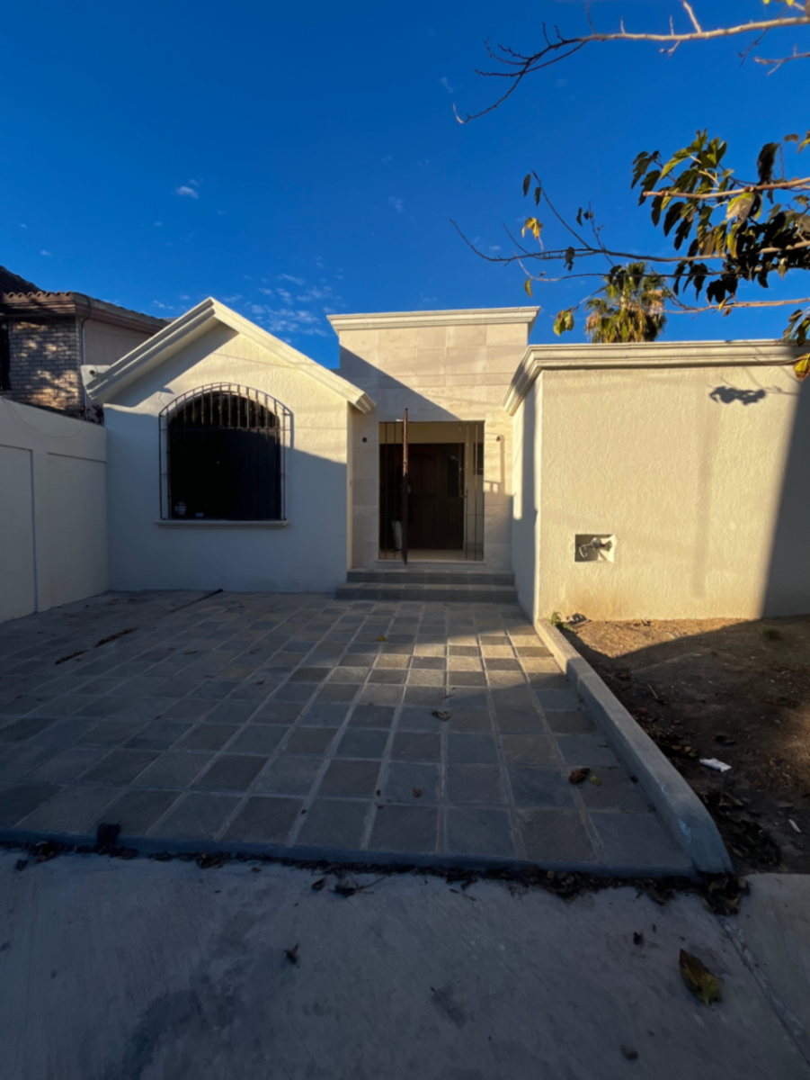 Casa en venta en Los Pinos, Saltillo — foto 1 de 17