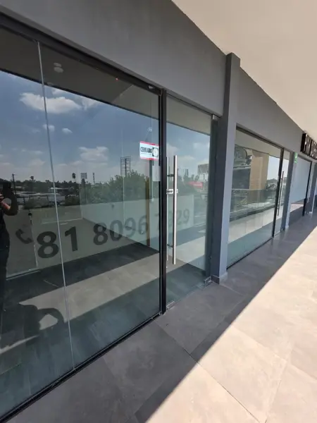 Local Comercial en Renta – Av. Revolución, cerca de Cintermex,  Tec de Monterrey