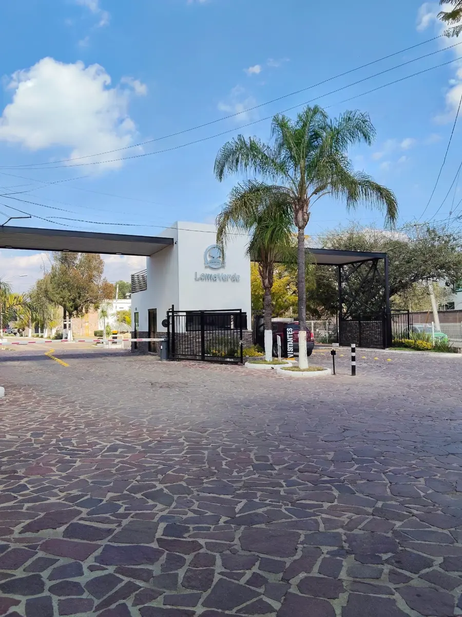 Casa en venta en Loma Verde, León — foto 1 de 17