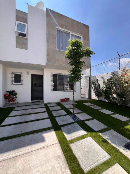 Casa en venta con terreno excedente en Corregidora
