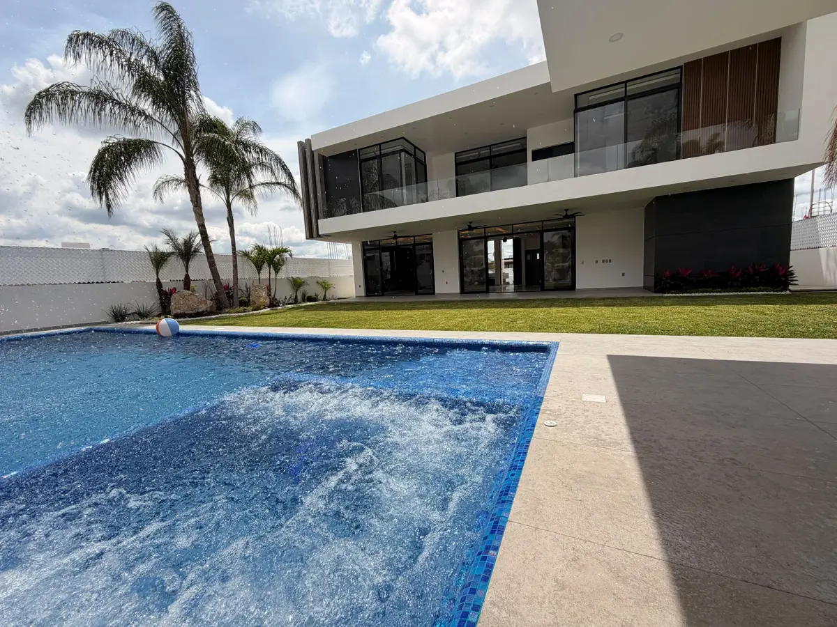 Casa en venta en Lomas de Cocoyoc, Atlatlahucan — foto 1 de 27