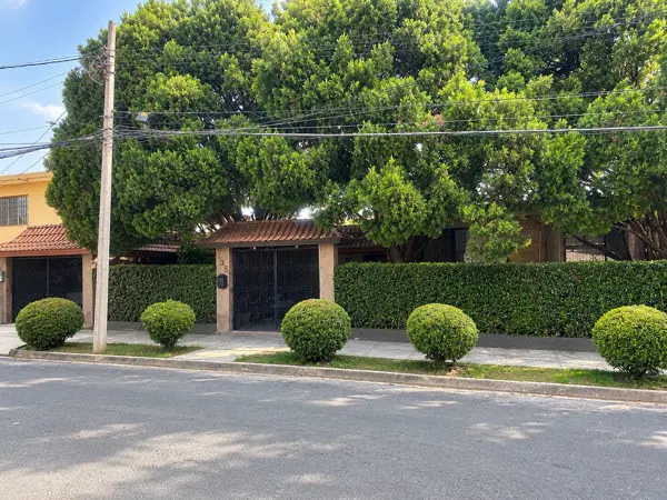 Amplia casa en venta en Col. Roma, Mty.