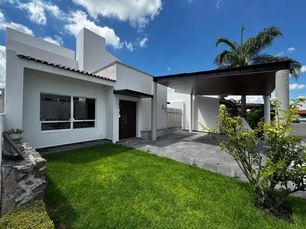 Casa con recámara en PB en Privada Bellavista, Corregidora, Querétaro, alberca, acceso controlado — foto 1 de 27