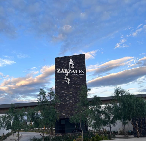 RENTA CASA EN ZARZALES