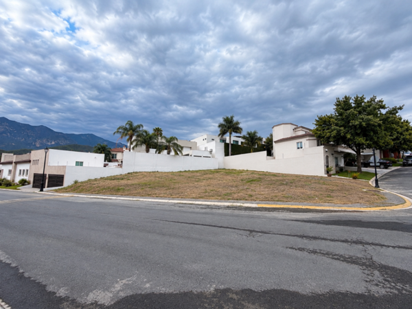 TERRENO EN VENTA | RESIDENCIAL Y CLUB LA HERRADURA 763m2