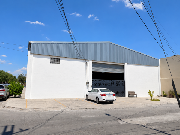 BODEGA COMERCIAL EN RENTA EN APODACA CENTRO