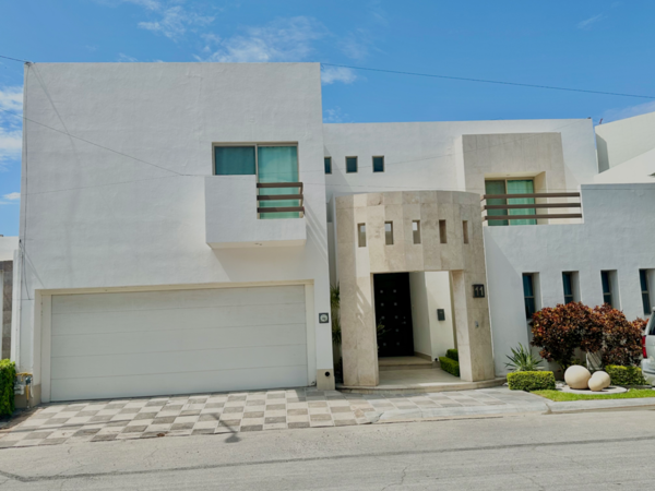 FABULOSA CASA EN LAS ISABELES CON INCREÍBLES AMENIDADES EN LA COLONIA!!!