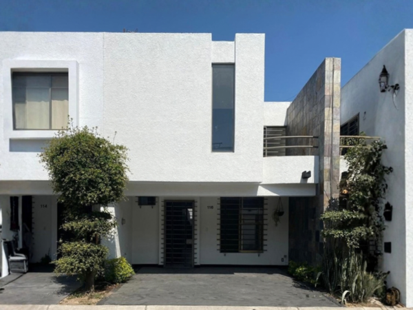 CASA EN RENTA EN RESIDENCIAL VALLE DEL SUR, TLAQUEPAQUE