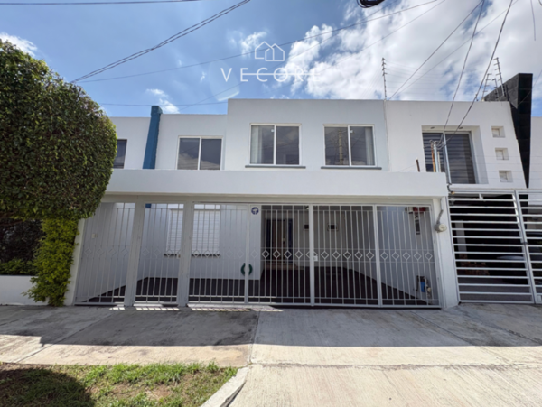 CASA EN RENTA EN JARDINES DEL SOL, ZAPOPAN