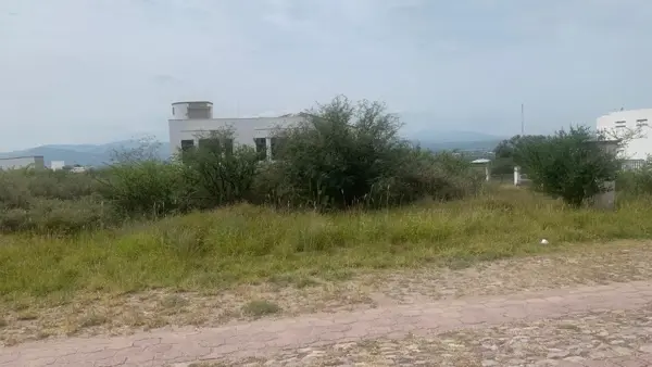 Terreno Urbano en calle Valle de Santiago en Valle del Milagro, Corregidora, Querétaro — foto 1 de 12