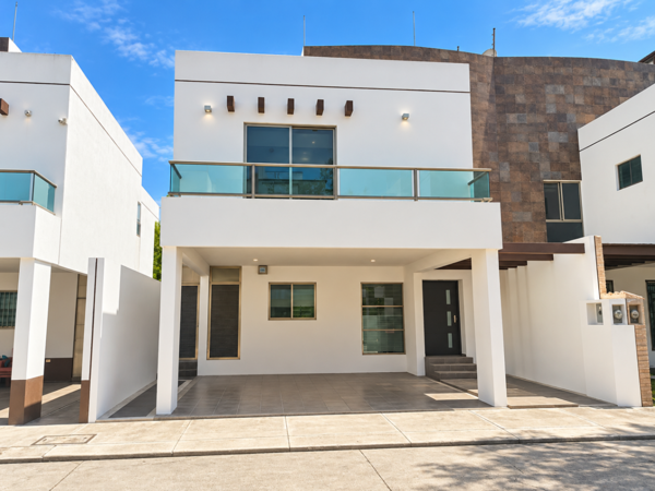 Casa en Renta en Loma Real, Centro, Tabasco - Espaciosa y Muy Bien Ubicada