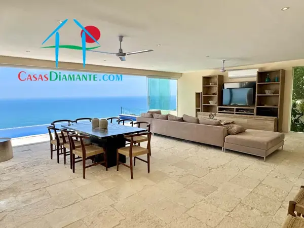 Casa con terraza, alberca privada y vista al mar