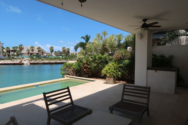 Elegante Residencia en  Venta en Puerto Cancún