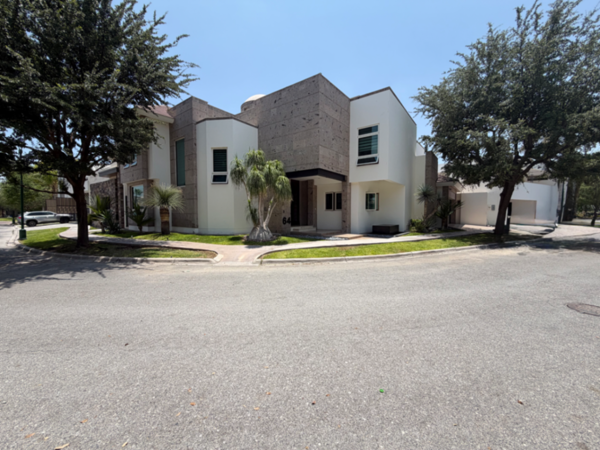 Casa de lujo, moderna en venta en Las Villas, Torreón, Coahuila.