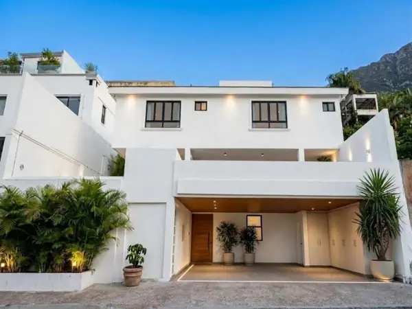 Casa en Venta en Colonial de la Sierra | 450 m² de Terreno | Potencial para Remodelar