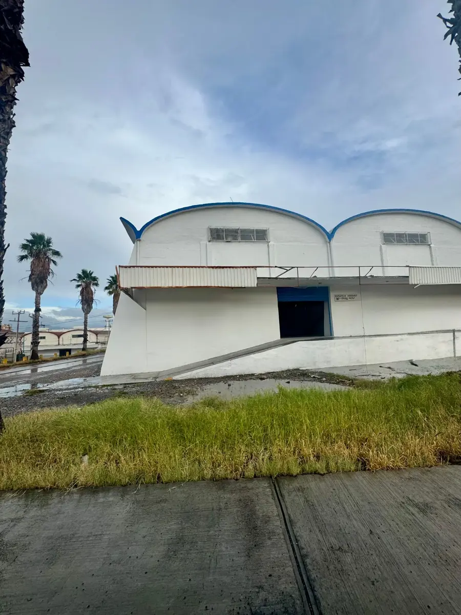 Bodega en renta en Nazario S Ortiz Garza, Saltillo — foto 1 de 9