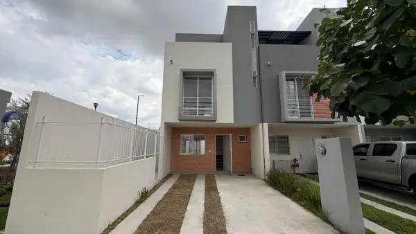 Casa en renta en Paseo de los Parques, San Pedro Tlaquepaque, Jalisco