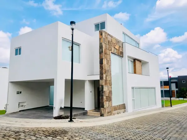 CASA EN VENTA EN ZONA AZUL LOMAS DE ANGELÓPOLIS