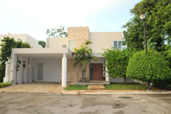 Casa en Renta en Mérida, Yucatán, en privada en la Col. México Norte — foto 1 de 57