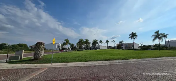 TERRENO EN VENTA CUMBRES DEL LAGO ESQUINA FRENTE AREA VERDE