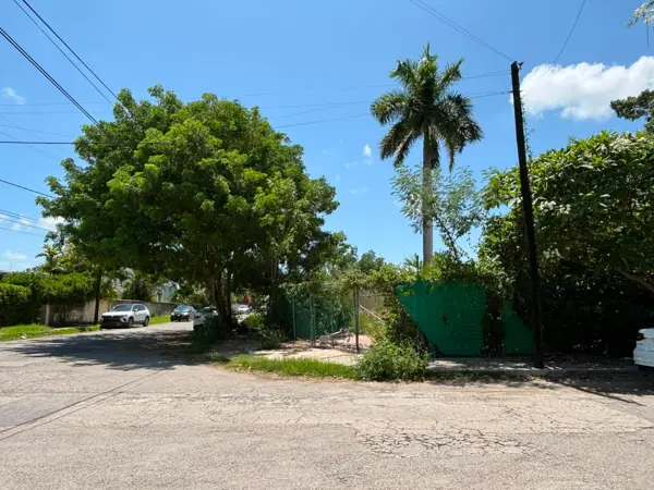 EN VENTA TERRENO EN ESQUINA EN LA COLONIA MEXICO, MERIDA