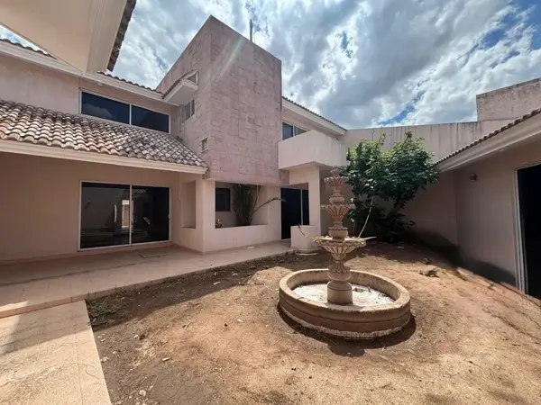 Casa en Venta en San Isidro, Torreón: Espaciosa y Bien Ubicada