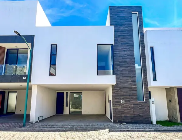 CASA EN VENTA CON 3 RECÁMARAS, SALA TV Y ROOF GARDEN EN FRACCIONAMIENTO DE CUAUTLANCINGO