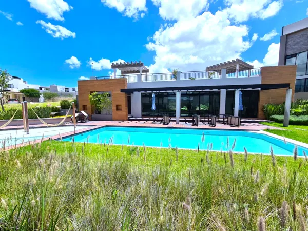 Casa en venta en privada dentro de CUMBRES DEL LAGO — foto 1 de 20
