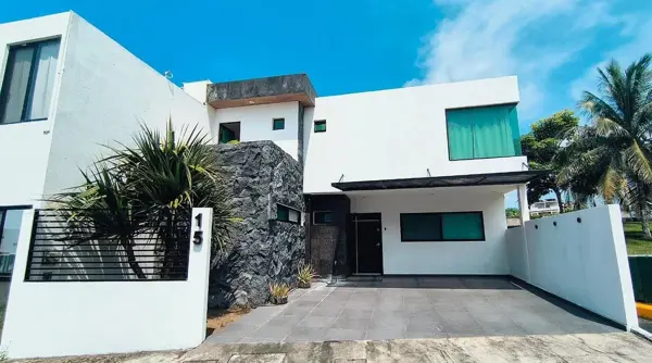 VENDO CASA JUNTO A AREA VERDE EN LA RIVIERA VERACRUZANA