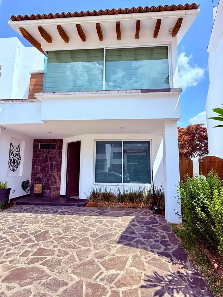 Casa en venta en Los Mirasoles, Morelia — foto 1 de 12