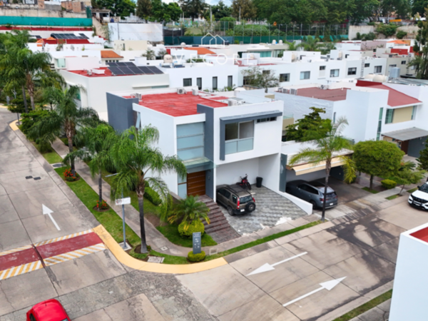 Casa en Venta en Puerta del Valle, Zapopan — foto 1 de 22