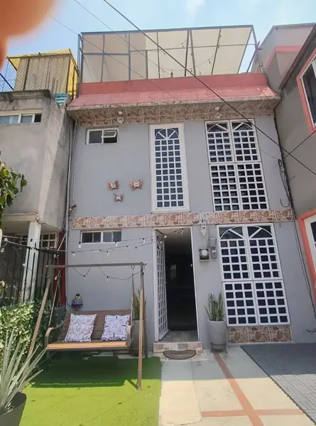 CASA EN VENTA EN LA U.H. VICENTE GUERRERO, IZTAPALAPA.