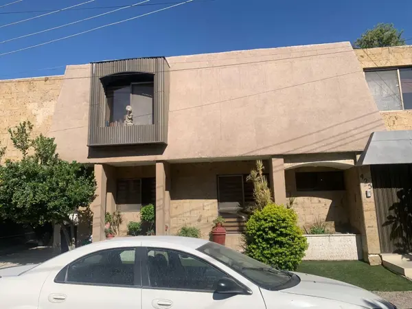 Venta de Casa Residencial en Gómez Palacio, Durango - Amplias Amenidades y Excelente Ubicación