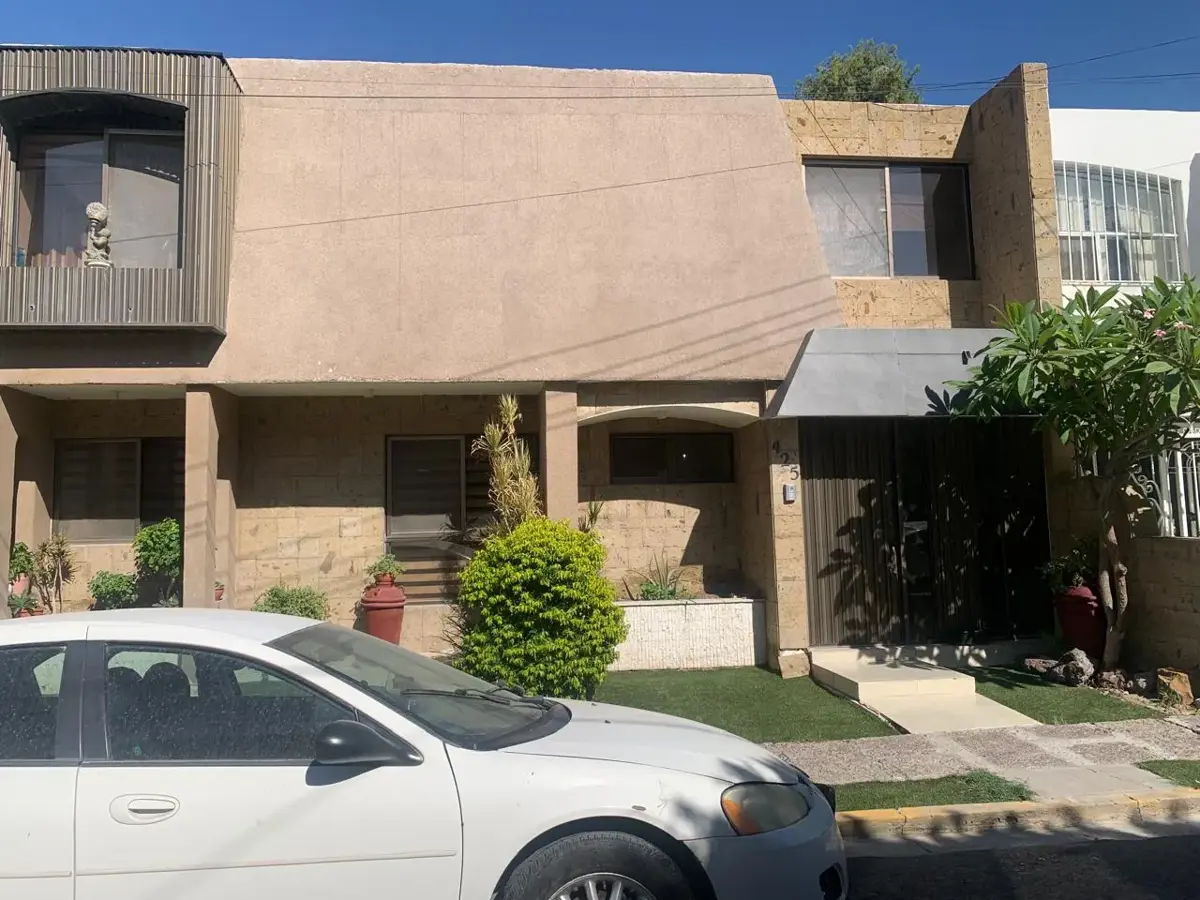 Venta de Casa Residencial en Gómez Palacio, Durango - Amplias Amenidades y Excelente Ubicación Venta de Casa Residencial en Gómez Palacio, Durango - Amplias Amenidades y Excelente Ubicación