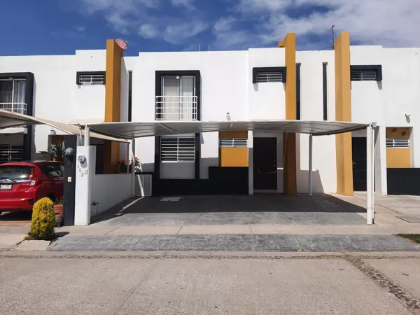 Casa Renta en Fracc. San José de Pozo Bravo a 11 min de Altaria, con
vigilancia las 24 hrs