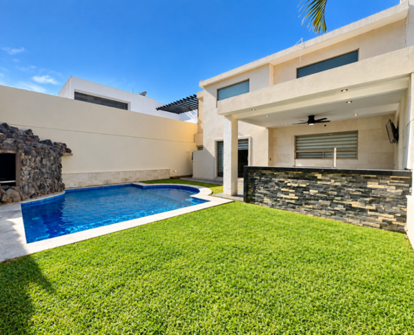 Hermosa Casa con Alberca al Frente de Viñedos — foto 1 de 16