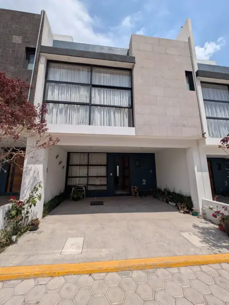 Casa en Venta en Villa Albertina, Puebla: Espacios Idealmente Distribuidos