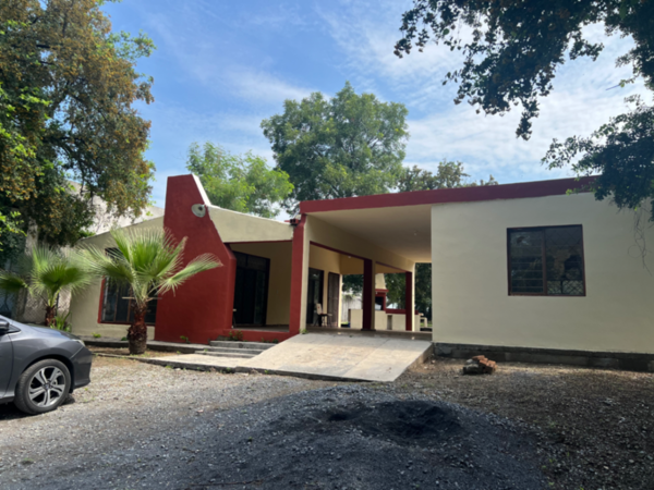 Quinta Campestre en Venta en Cadereyta, N.L. | Alberca | 896 m² de Terreno