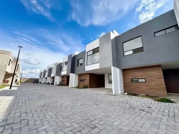 Ultimas Casas en venta en la Radial Zapata, ubicación inigualable