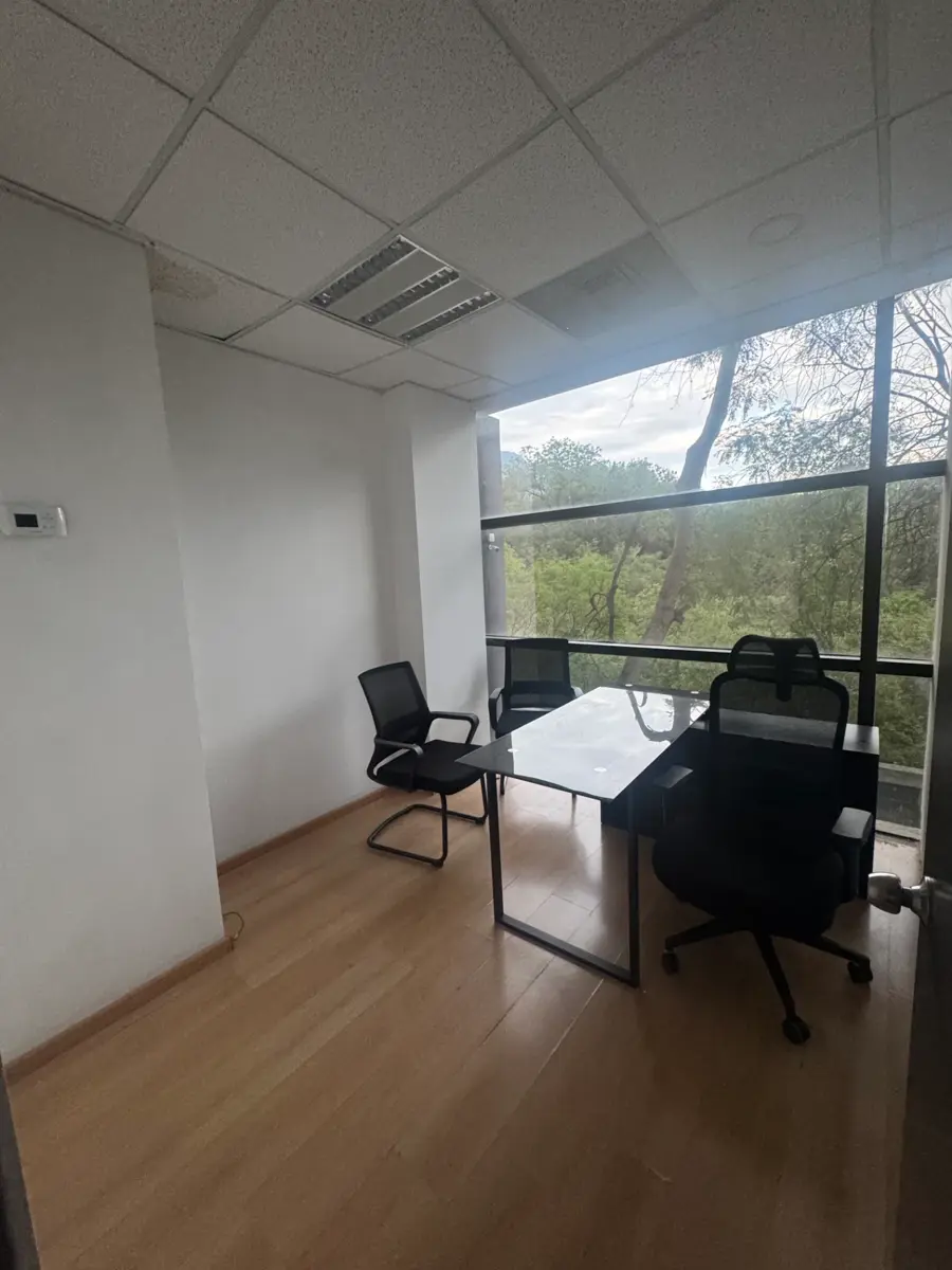 Local en renta en Villas la Rioja, Monterrey — foto 1 de 6