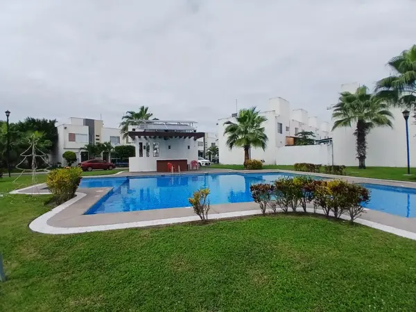 Casa en Venta en Hacienda Paraíso, Veracruz | 2 Recámaras | 2 Estacionamientos