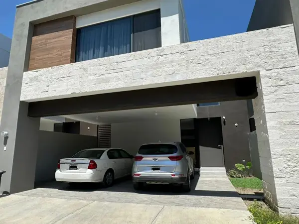 Casa en Venta en Amara Residencial, Santiago — 3 Recámaras, Jardín Privado y Amenidades — foto 1 de 17