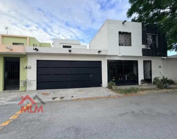 Casa en Renta Amueblada y Equipada en Rincón de los Cristales, Apodaca — Cochera Techada y Seguridad