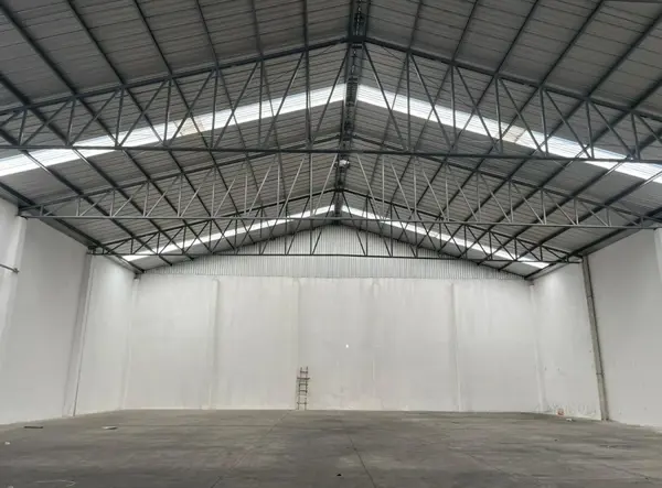 Nave Industrial en renta ubicada dentro de Parque Chachapa