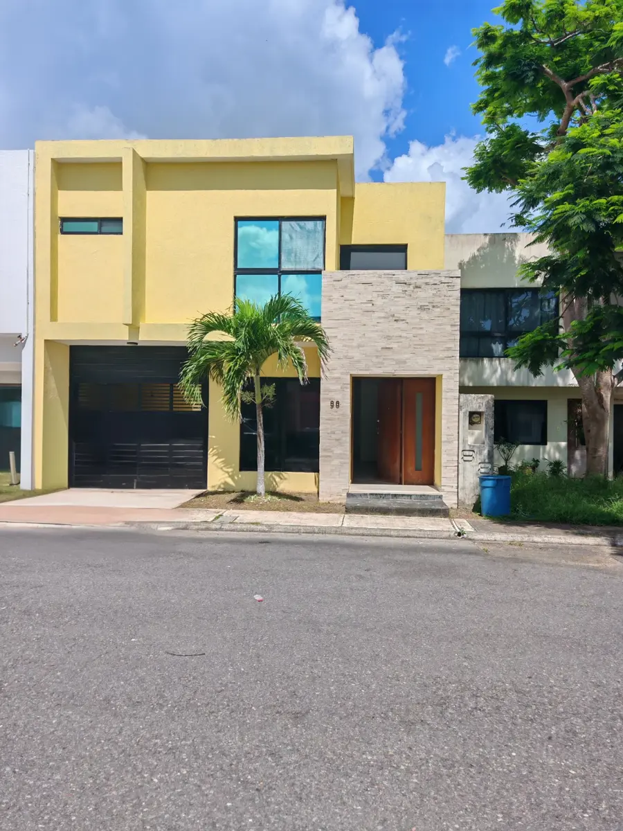 Casa en venta en Lomas de la Rioja, Alvarado — foto 1 de 19