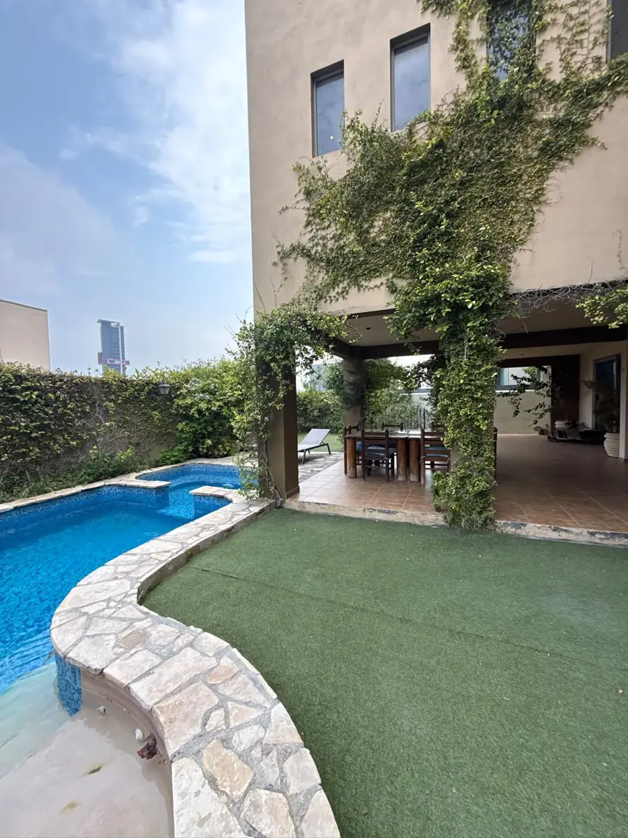 Casa en venta en Vía Cordillera, Santa Catarina — foto 1 de 40