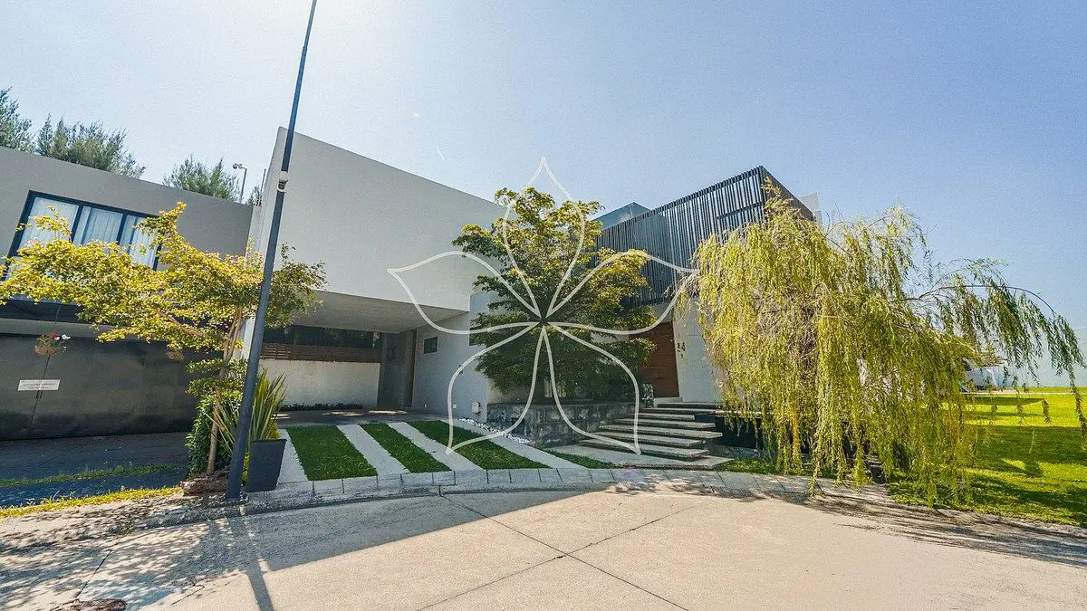 Casa en venta en Mítica Residencial, Zapopan — foto 1 de 47