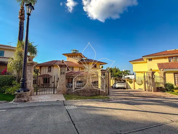 Casa en venta en Puerta de Hierro, Zapopan — foto 2 de 40
