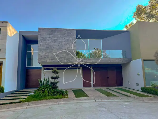 Residencia en Venta Ubicado en Mitica, Zona Real, Zapopan, Jal. — foto 1 de 38